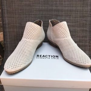 Kenneth Cole Reaction Suede Booties Size 8…